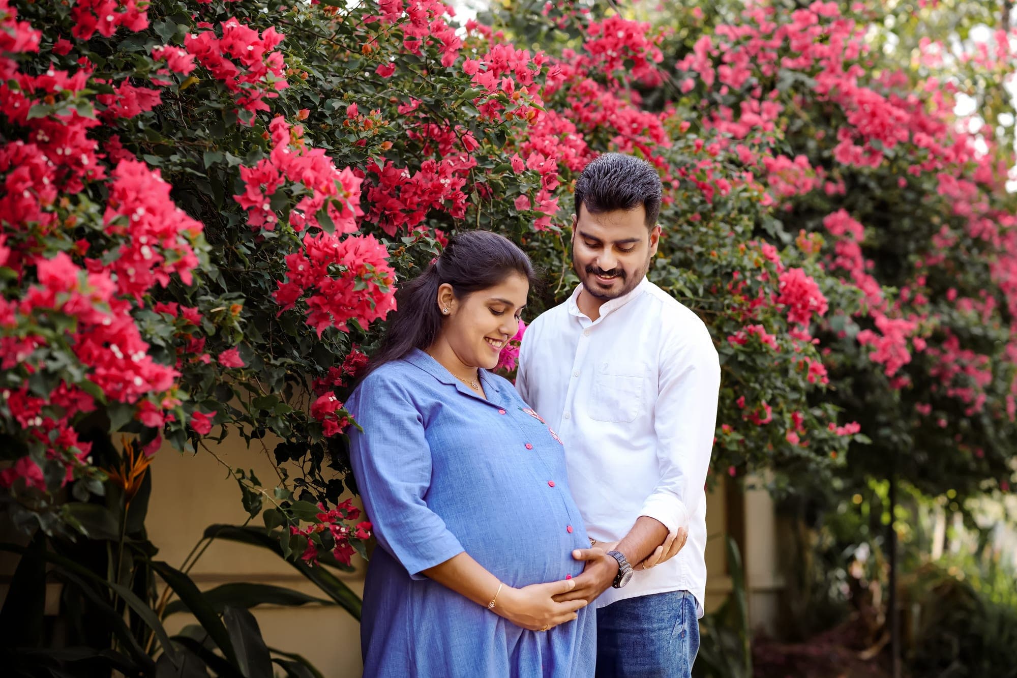 Maternity photoshoot moment