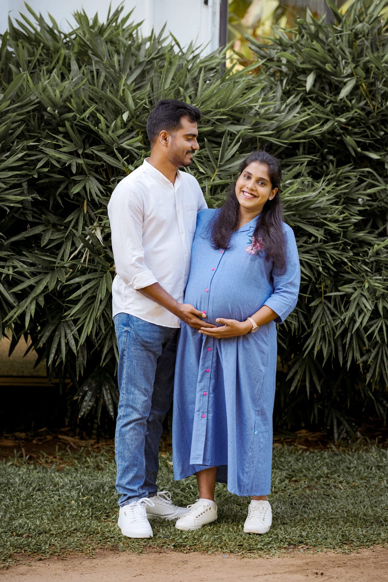 Maternity photoshoot moment