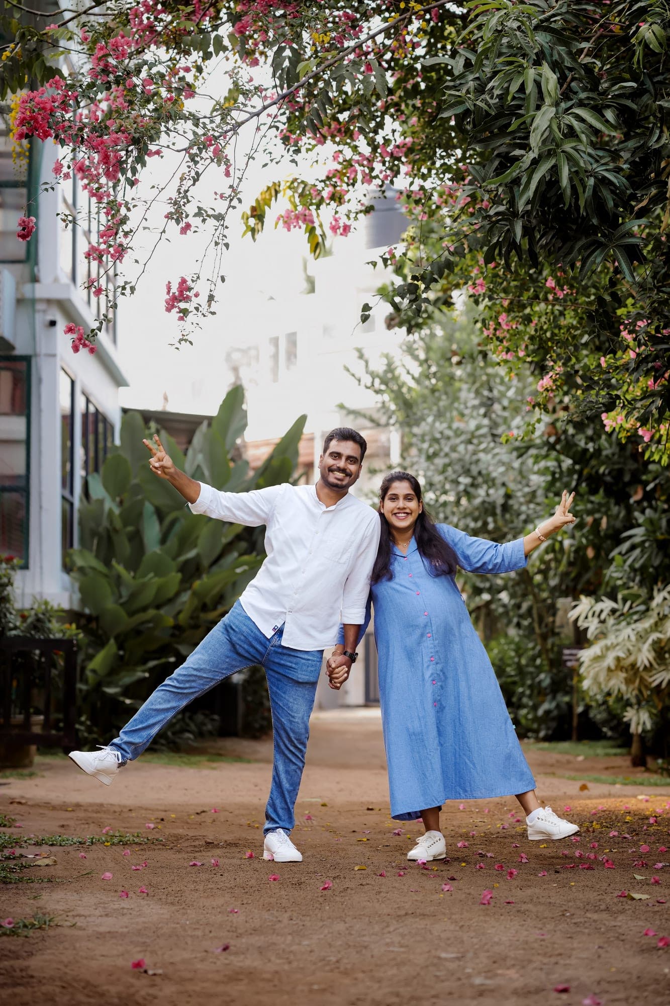 Maternity photoshoot moment