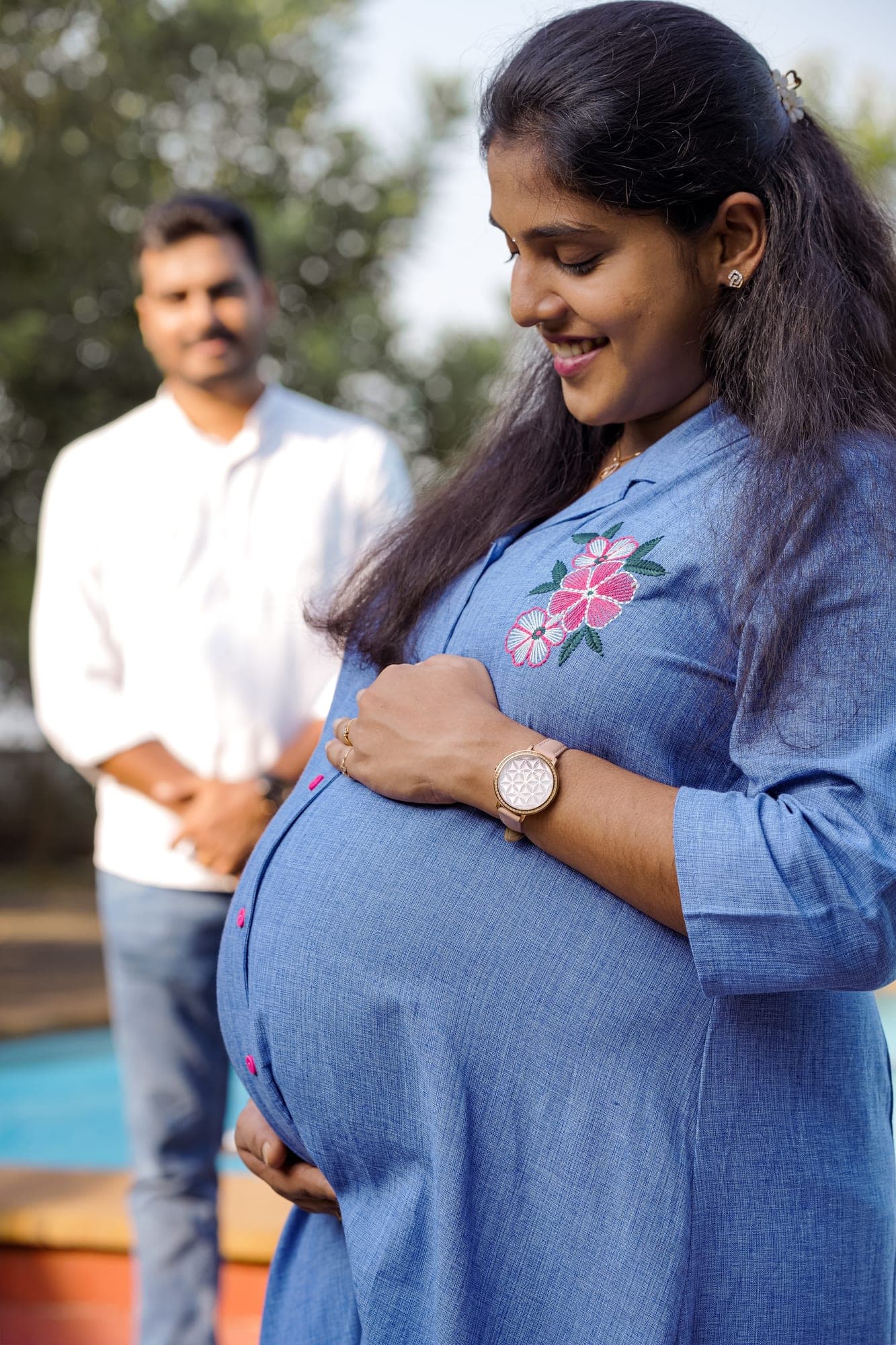 Maternity photoshoot moment