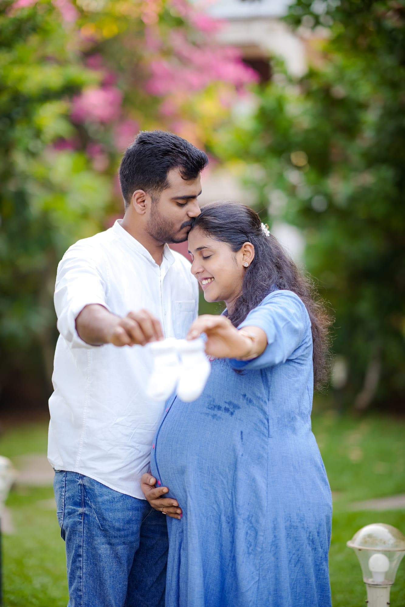 Maternity photoshoot moment