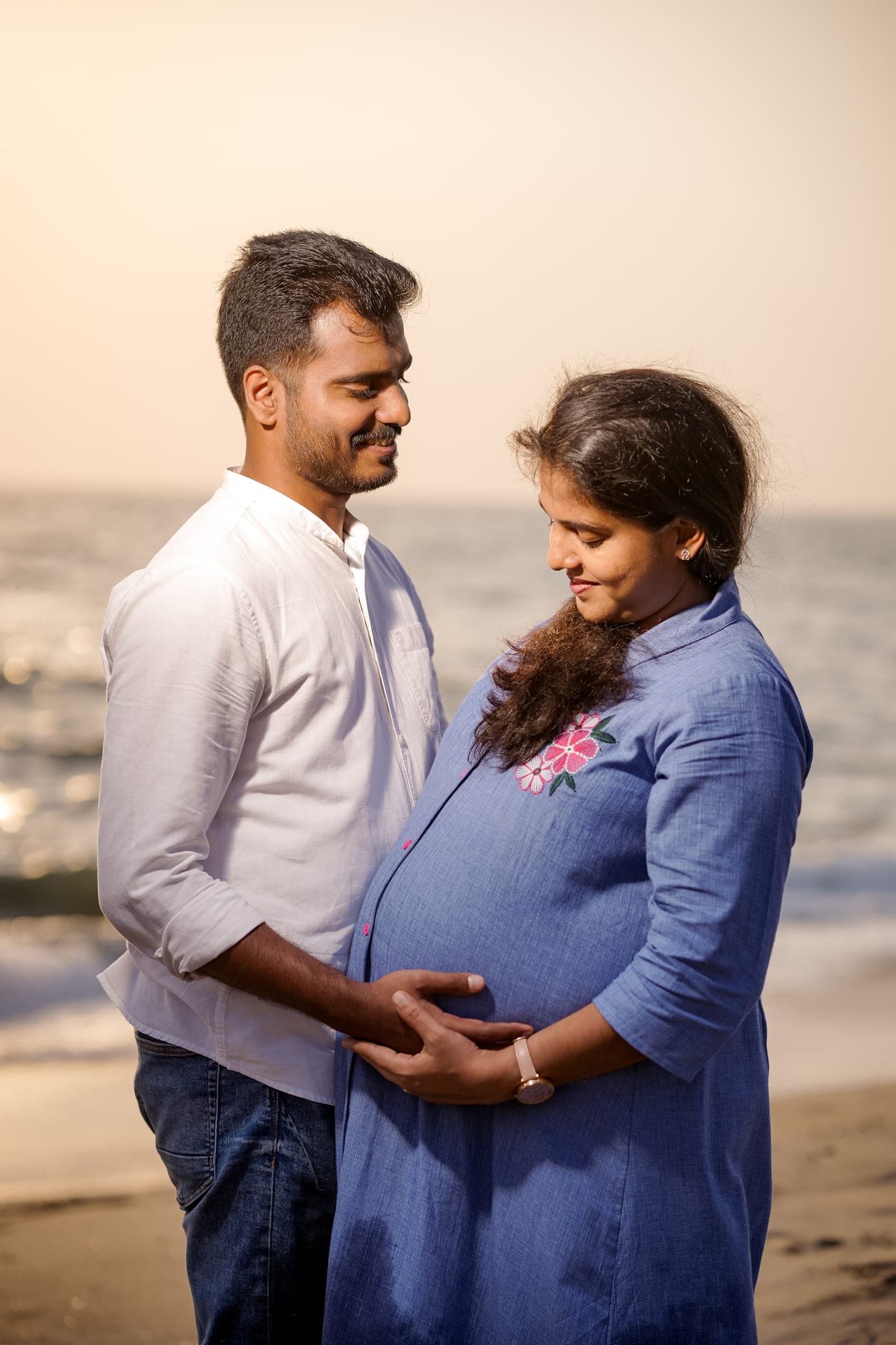 Maternity photoshoot moment