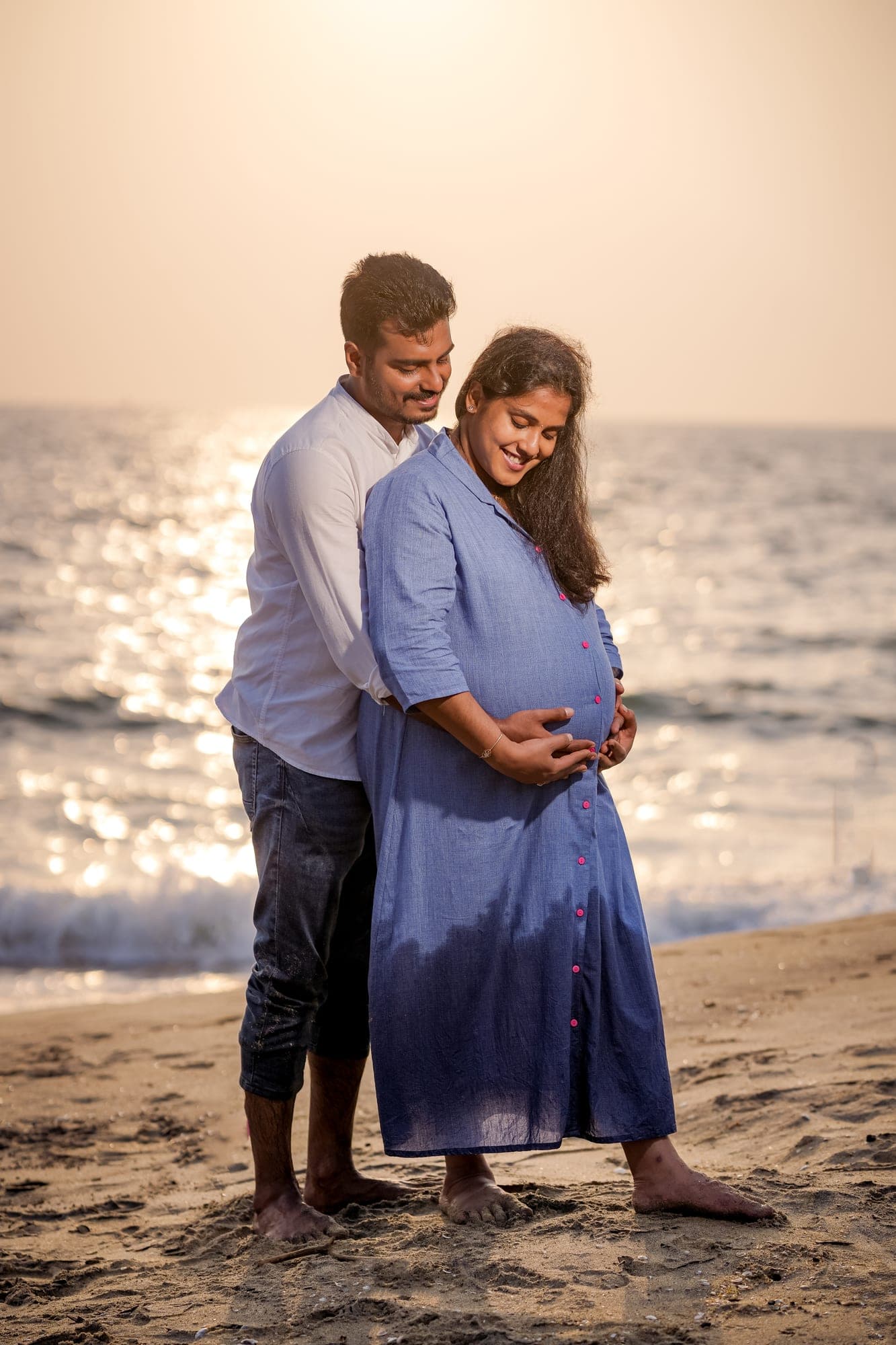 Maternity photoshoot moment