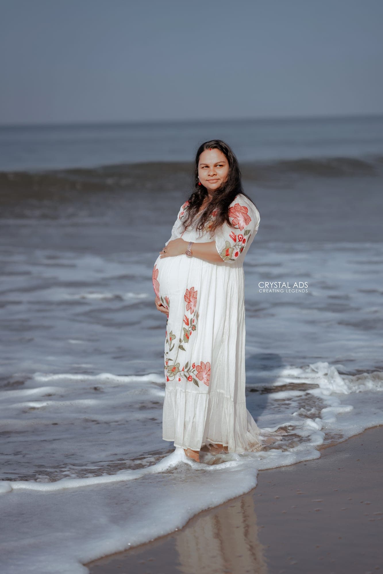 Maternity photoshoot moment