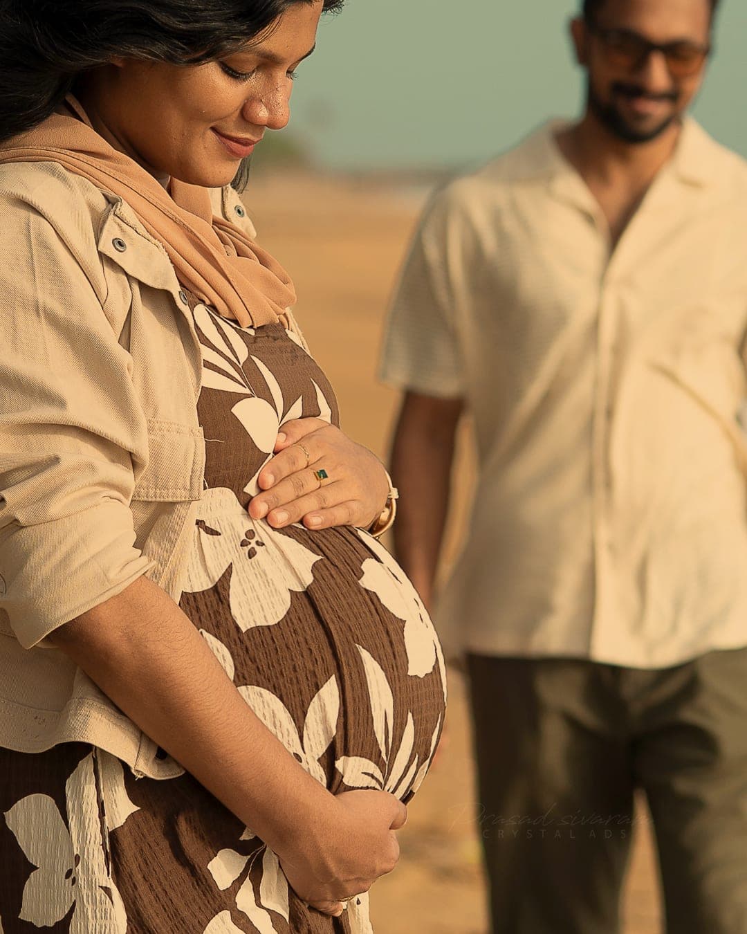 Maternity photoshoot moment