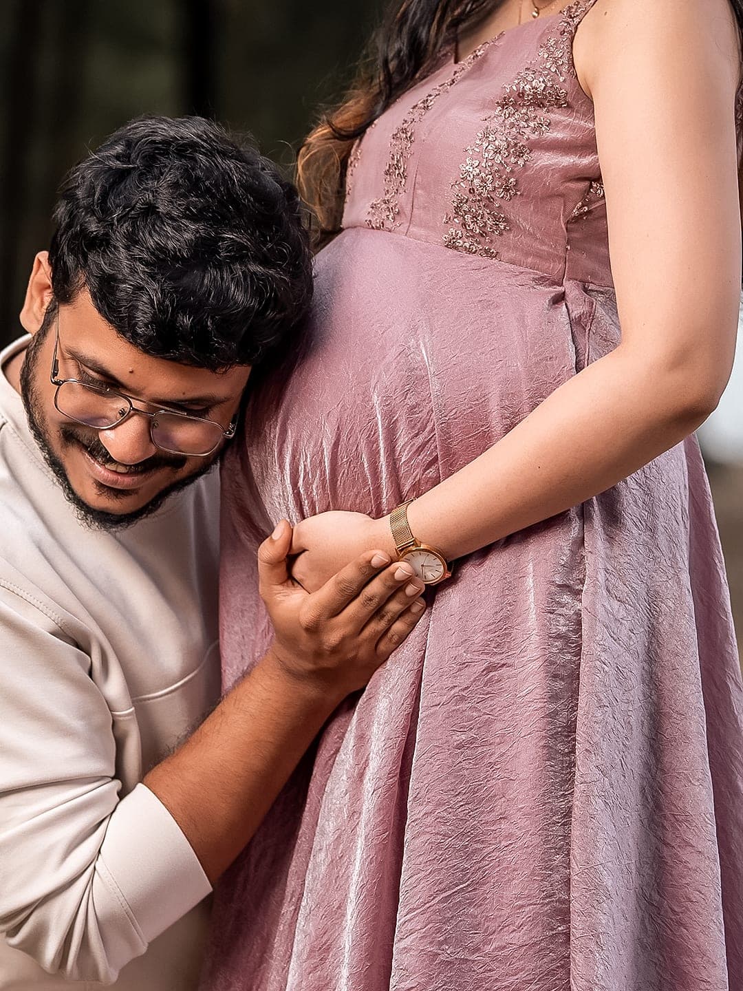 Maternity photoshoot moment