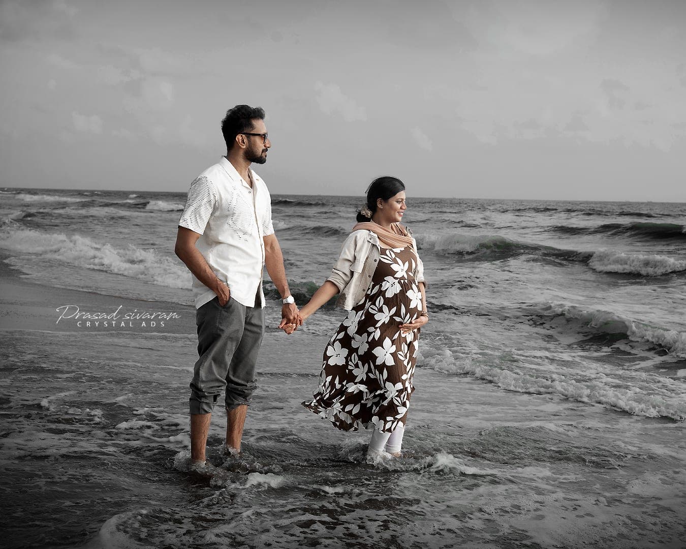 Maternity photoshoot moment