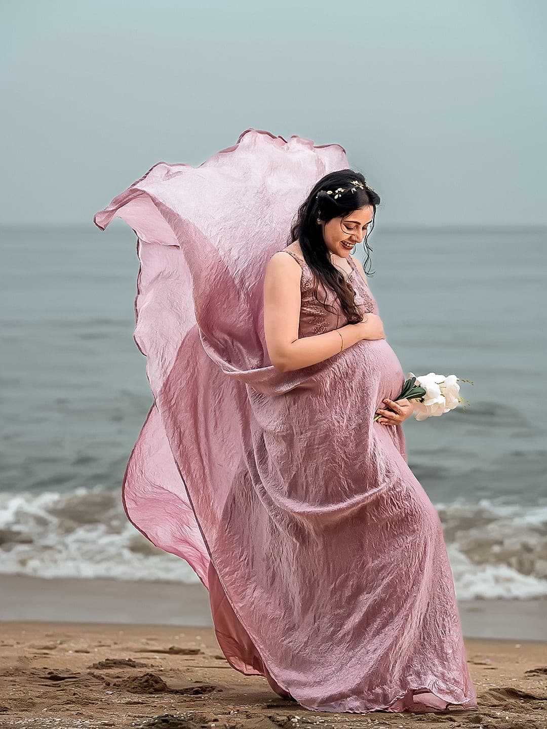 Maternity photoshoot moment