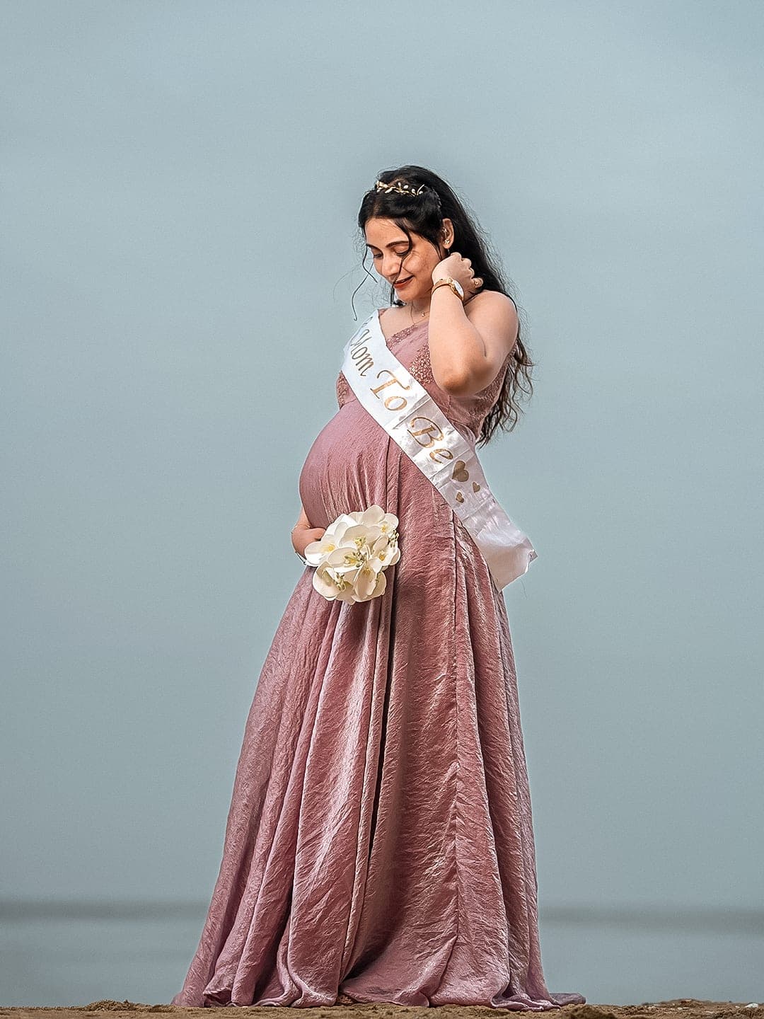 Maternity photoshoot moment