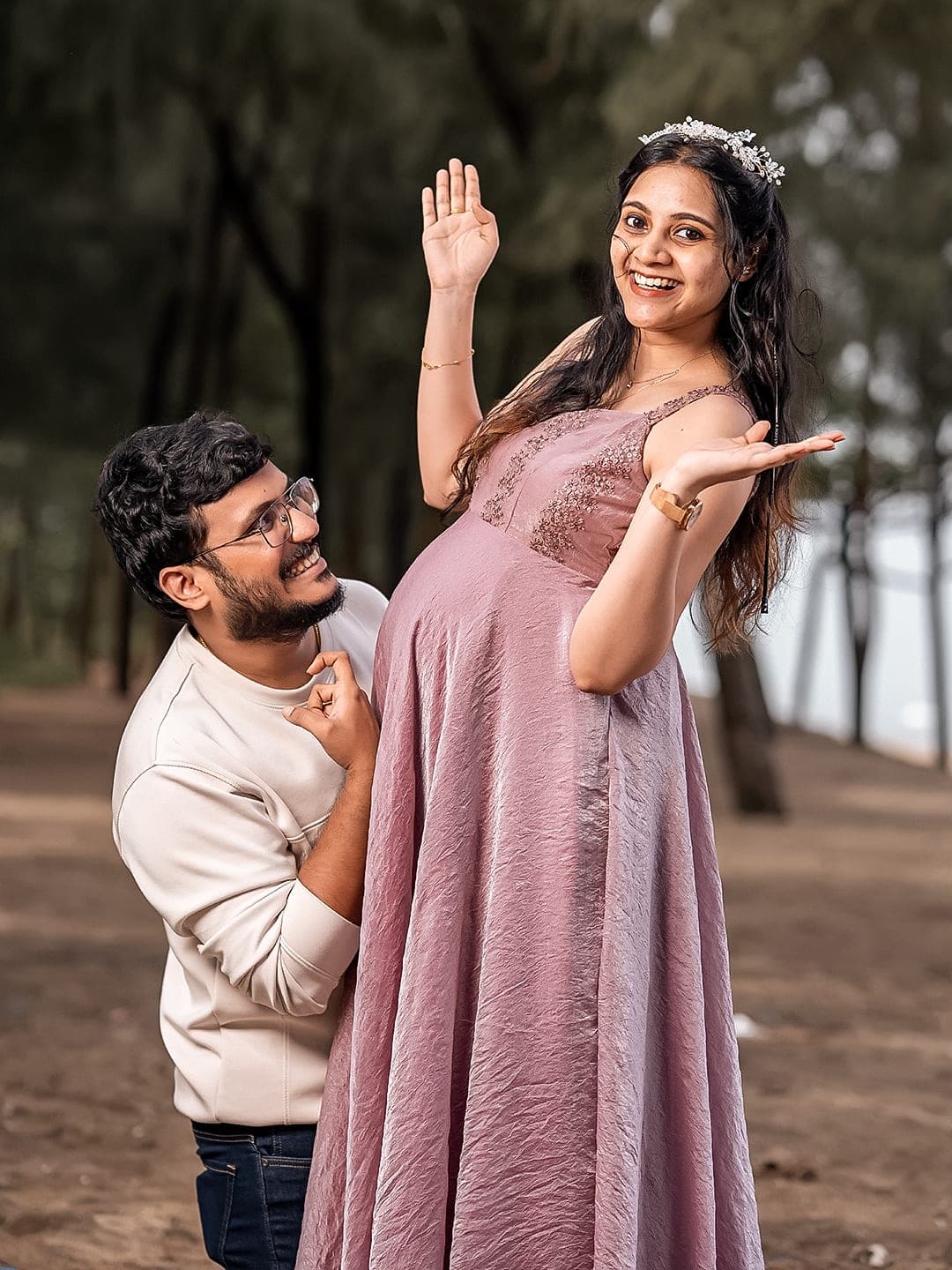 Maternity photoshoot moment