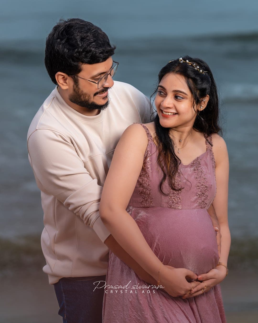 Maternity photoshoot moment